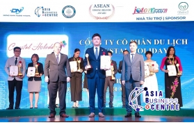 Crystal Holidays được vinh danh Top 10 Thương hiệu mạnh ASEAN 2023